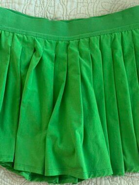 Fresh and vibrant green pleated skirt